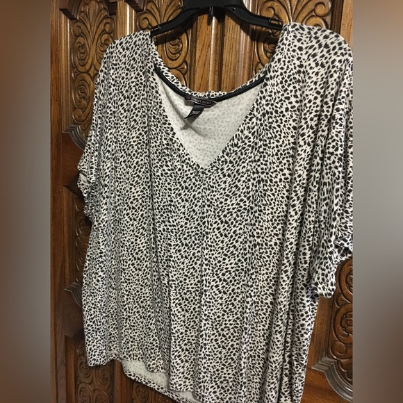 Victoria Secret Cheetah Top. - Picture 4 of 8